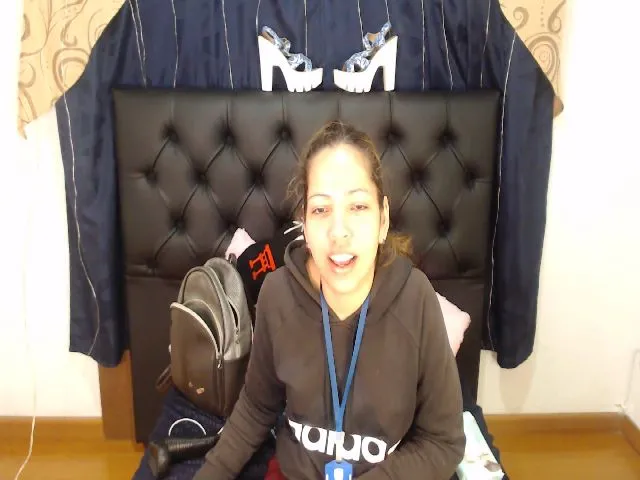 Live sex webcam photo for LaurenMarlyn #272824514