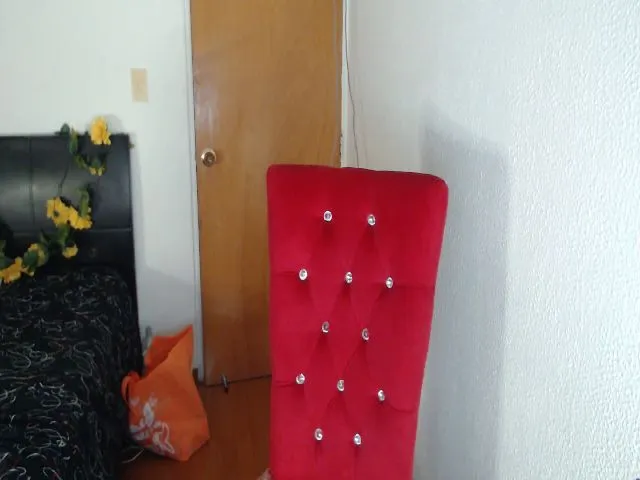 Live sex webcam photo for LaurenMarlyn #273612294