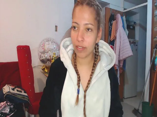 Live sex webcam photo for LaurenMarlyn #273750947