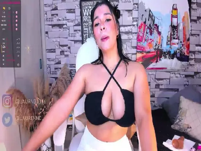 Live sex webcam photo for Laurend_ #272151659
