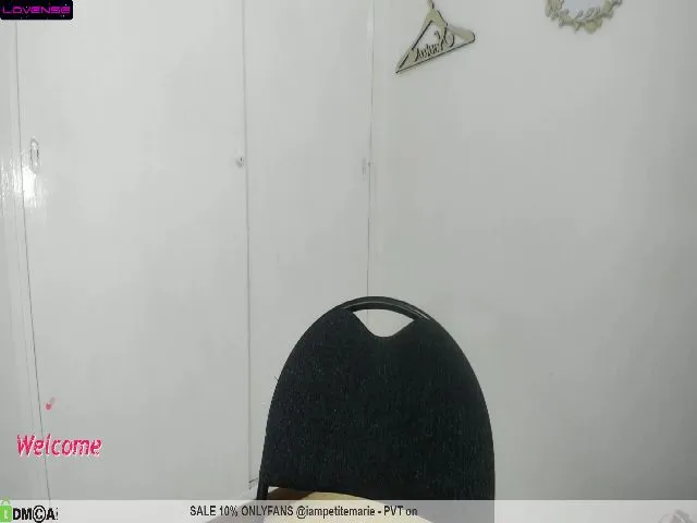Live sex webcam photo for Lauura_ #272101115