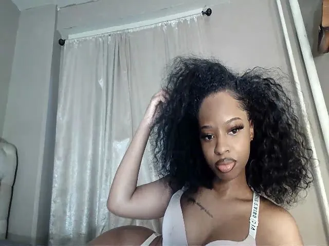 Live sex webcam photo for LaylaLorraine #273600885