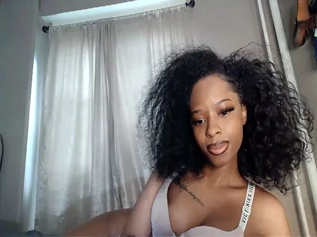 Live sex webcam photo for LaylaLorraine #273601212