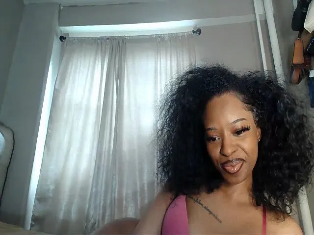 Live sex webcam photo for LaylaLorraine #273625178