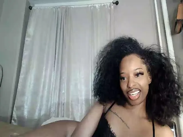 Live sex webcam photo for LaylaLorraine #273642475