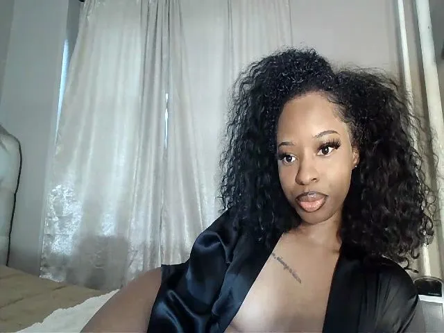 Live sex webcam photo for LaylaLorraine #273686391