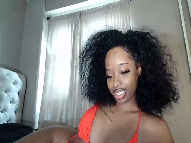 Live sex webcam photo for LaylaLorraine #273813284