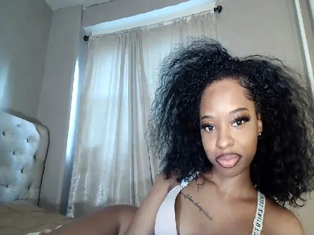 Live sex webcam photo for LaylaLorraine #273897261