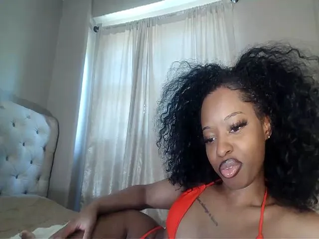 Live sex webcam photo for LaylaLorraine #273948852