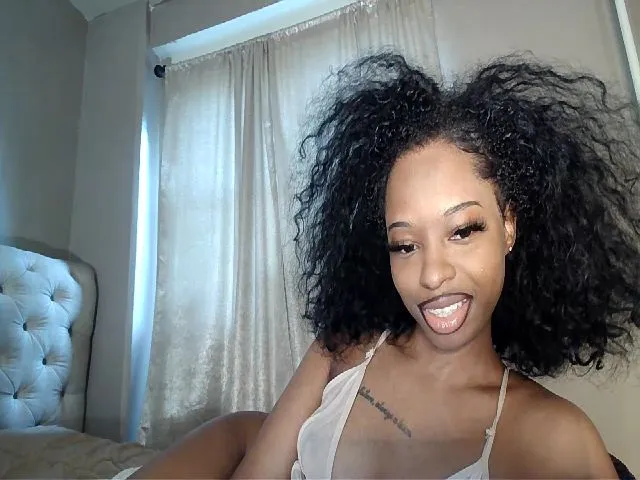 Live sex webcam photo for LaylaLorraine #274012701