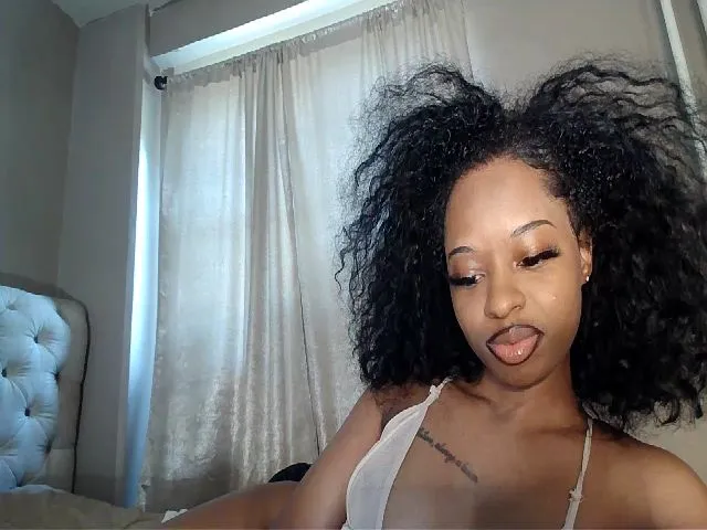 Live sex webcam photo for LaylaLorraine #274012905