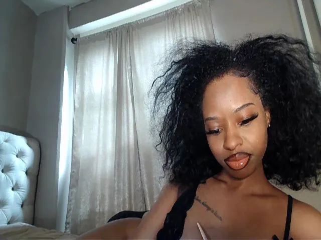 Live sex webcam photo for LaylaLorraine #274055581