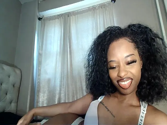 Live sex webcam photo for LaylaLorraine #274105416