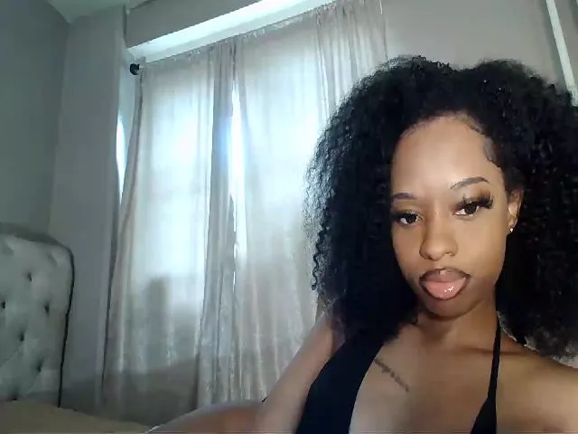 Live sex webcam photo for LaylaLorraine #274249173