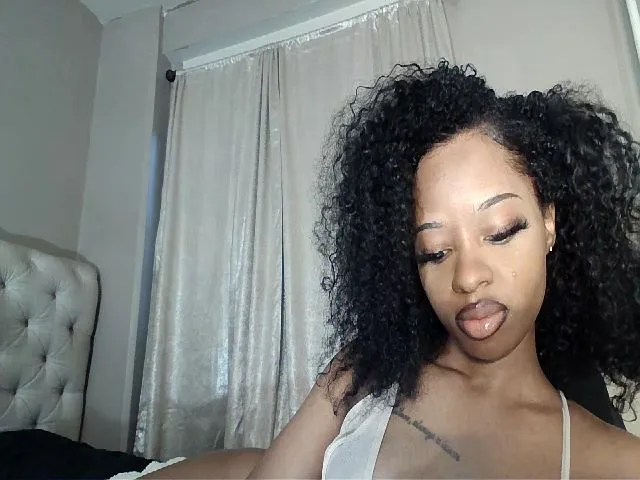 Live sex webcam photo for LaylaLorraine #274400507