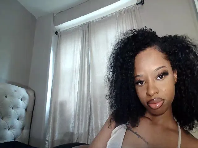 Live sex webcam photo for LaylaLorraine #274402480