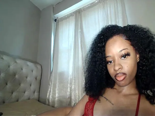 Live sex webcam photo for LaylaLorraine #274461401