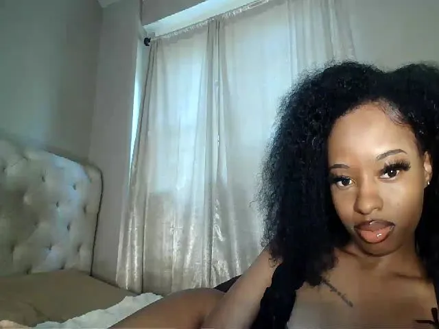 Live sex webcam photo for LaylaLorraine #274505580