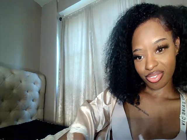 Live sex webcam photo for LaylaLorraine #274638281