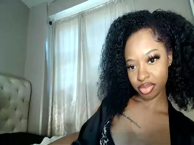 Live sex webcam photo for LaylaLorraine #274934912