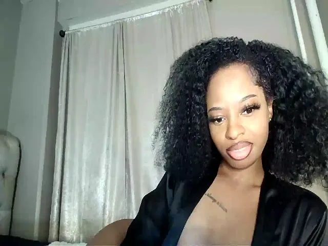 Live sex webcam photo for LaylaLorraine #275013672