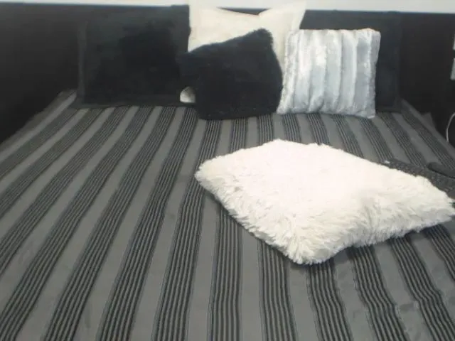 Live sex webcam photo for LeahFox #272741713