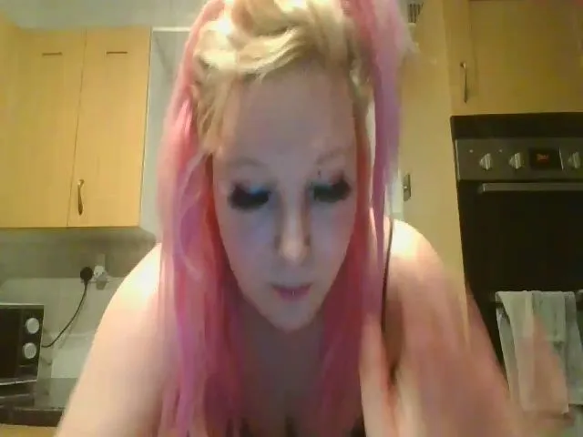 Live sex webcam photo for LeahLily #272105944