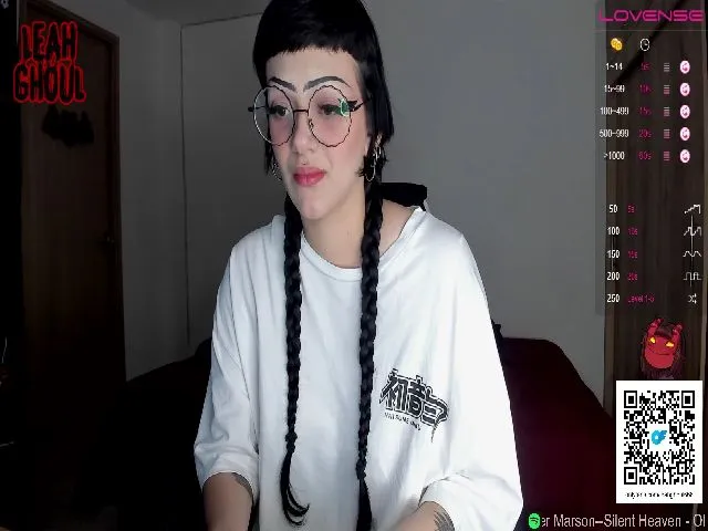 Live sex webcam photo for Leahghoul666 #274467297