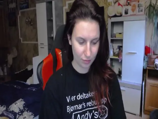 Live sex webcam photo for LediDi00 #273418948