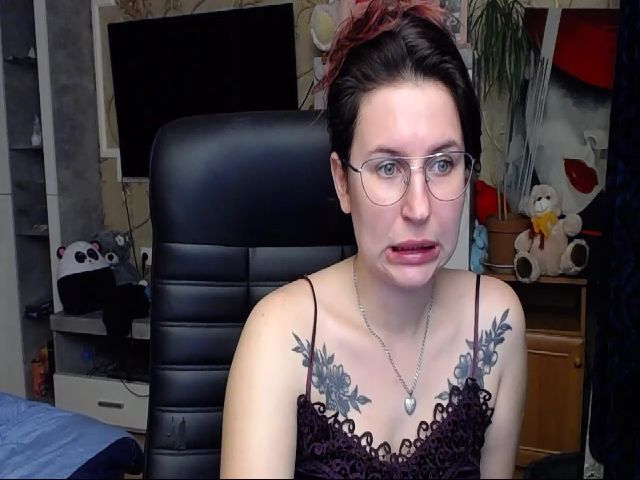 Live sex webcam photo for LediDi00 #273485836