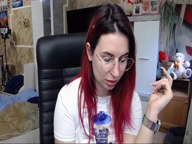 Live sex webcam photo for LediDi00 #273539307