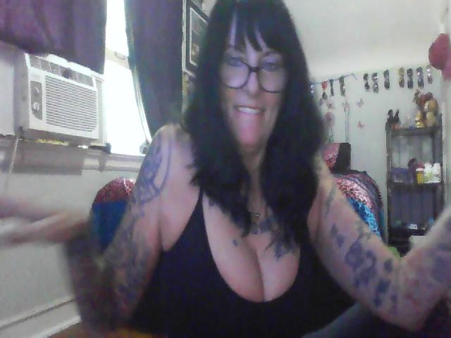 Live sex webcam photo for LeeBeeTV #273645976