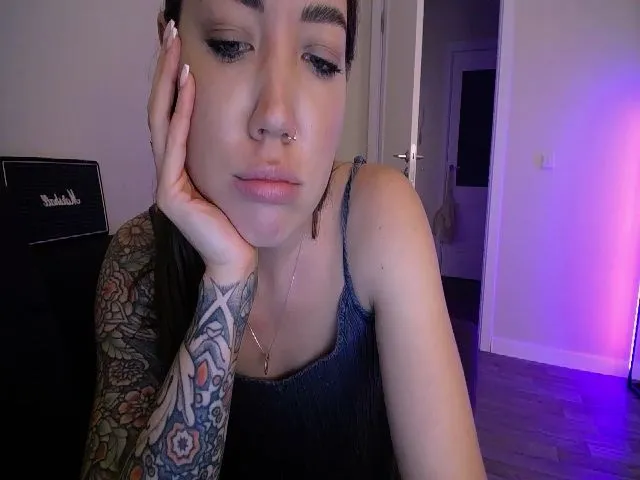 Live sex webcam photo for LeeViTation #271897121