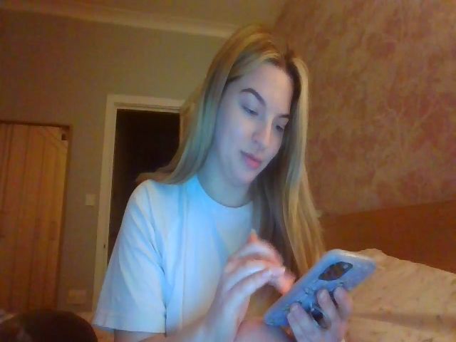 Live sex webcam photo for LeelaBuns #273639827