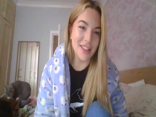 Live sex webcam photo for LeelaBuns #273655243