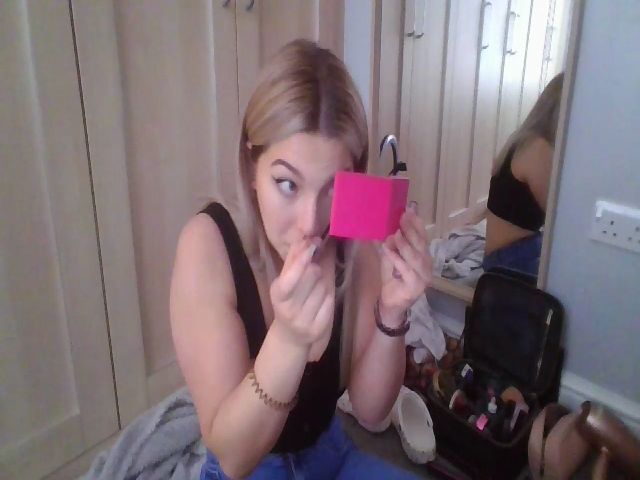 Live sex webcam photo for LeelaBuns #273786947