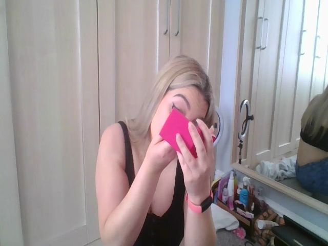 Live sex webcam photo for LeelaBuns #273794452