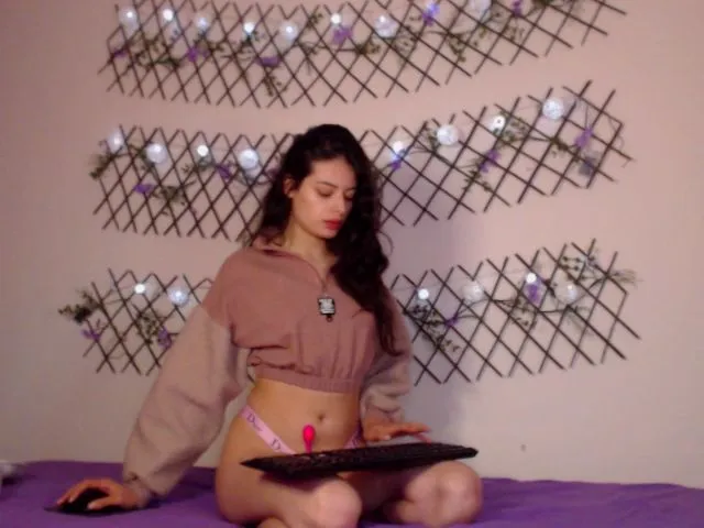 Live sex webcam photo for Leiana_ #274360640