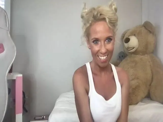 Live sex webcam photo for LemonBarbie #273983672