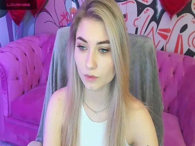 Live sex webcam photo for LemonShakes #272482353