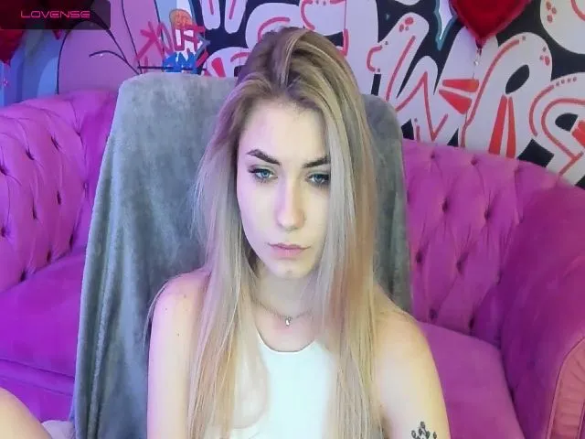 Live sex webcam photo for LemonShakes #272482691