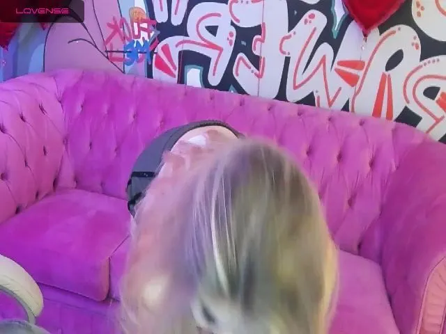 Live sex webcam photo for LemonShakes #272482793