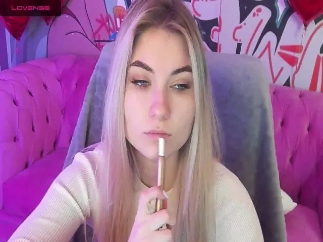 Live sex webcam photo for LemonShakes #272485790