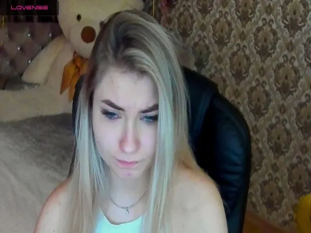 Live sex webcam photo for LemonShakes #272495108