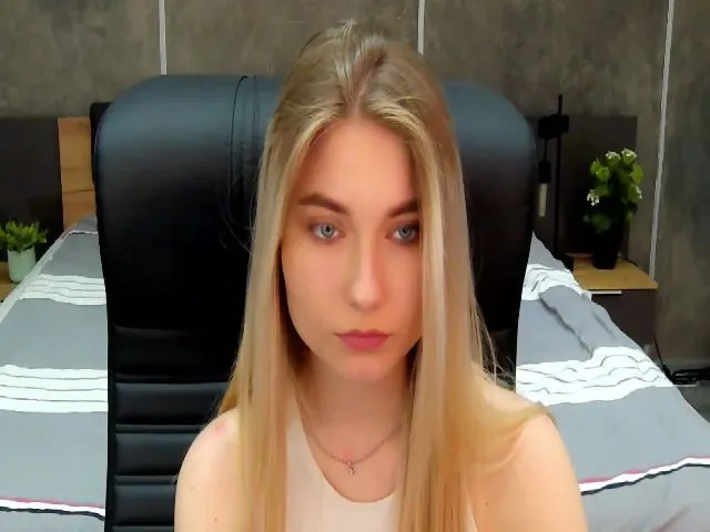 Live sex webcam photo for LemonShakes #273654210