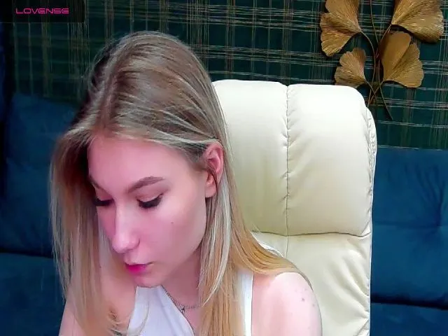 Live sex webcam photo for LemonShakes #273674877