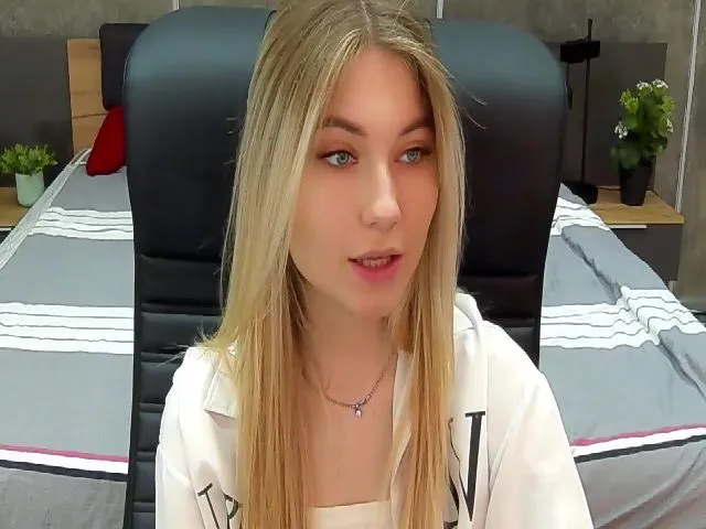 Live sex webcam photo for LemonShakes #273684056