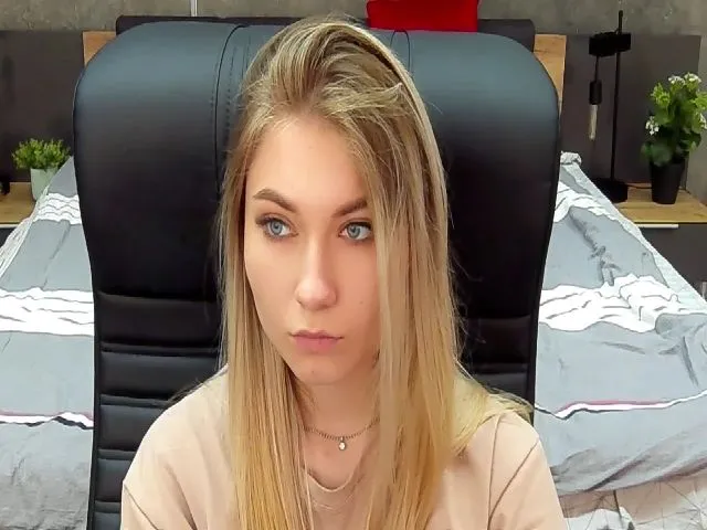 Live sex webcam photo for LemonShakes #273730544