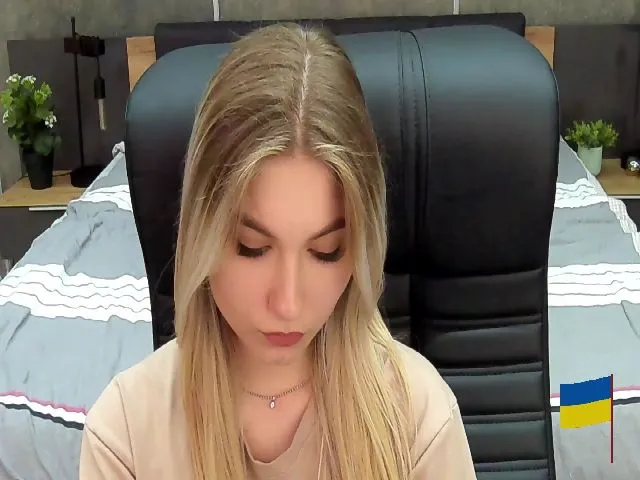 Live sex webcam photo for LemonShakes #273762788