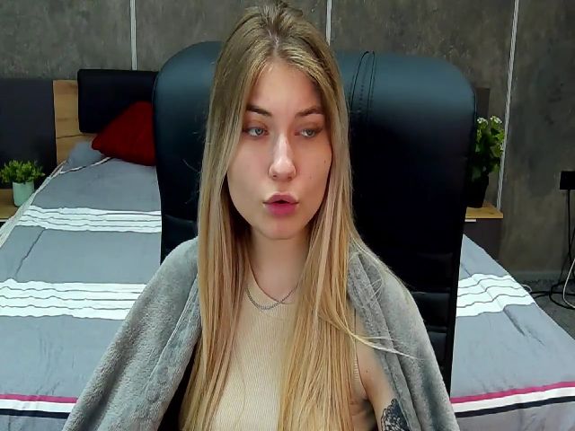 Live sex webcam photo for LemonShakes #273896761